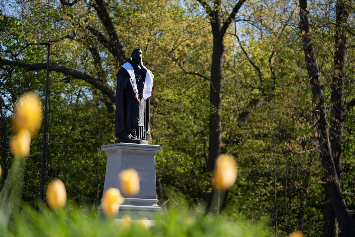 Statue of 托马斯·十大赌博登录官网 at 十大赌博正规平台在线